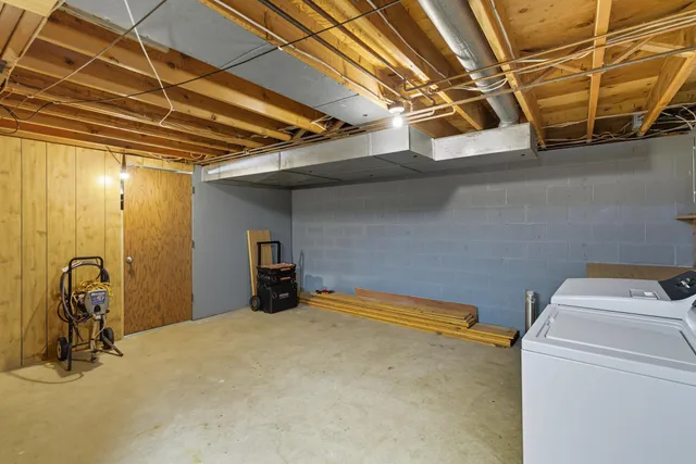 $385,575 | 221 Crestwood Drive, North Mankato, MN 56003