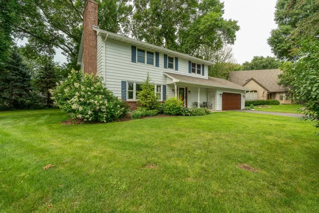 $385,575 | 221 Crestwood Drive, North Mankato, MN 56003