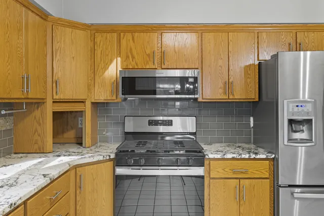 $385,575 | 221 Crestwood Drive, North Mankato, MN 56003