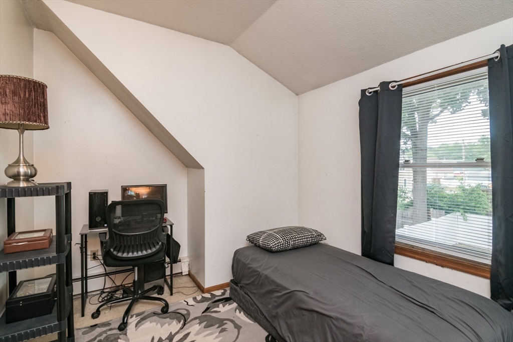 223 Mazarin Street Springfield, MA 01151 - Photo 23 of 32