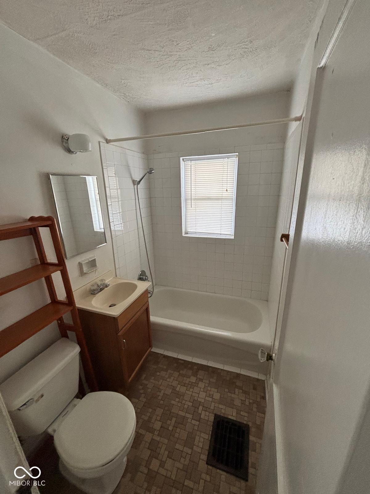 4023 Clarendon Road Indianapolis, IN 46208 - Photo 7 of 13