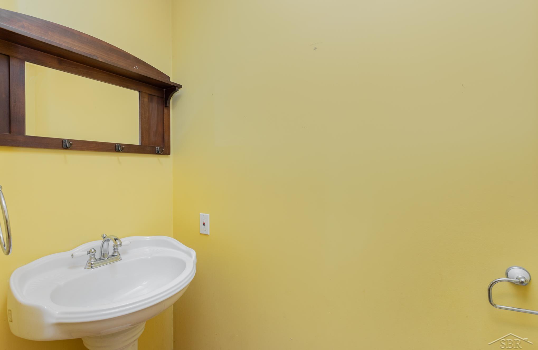 10171 Dice Road Freeland, MI 48623 - Photo 13 of 41