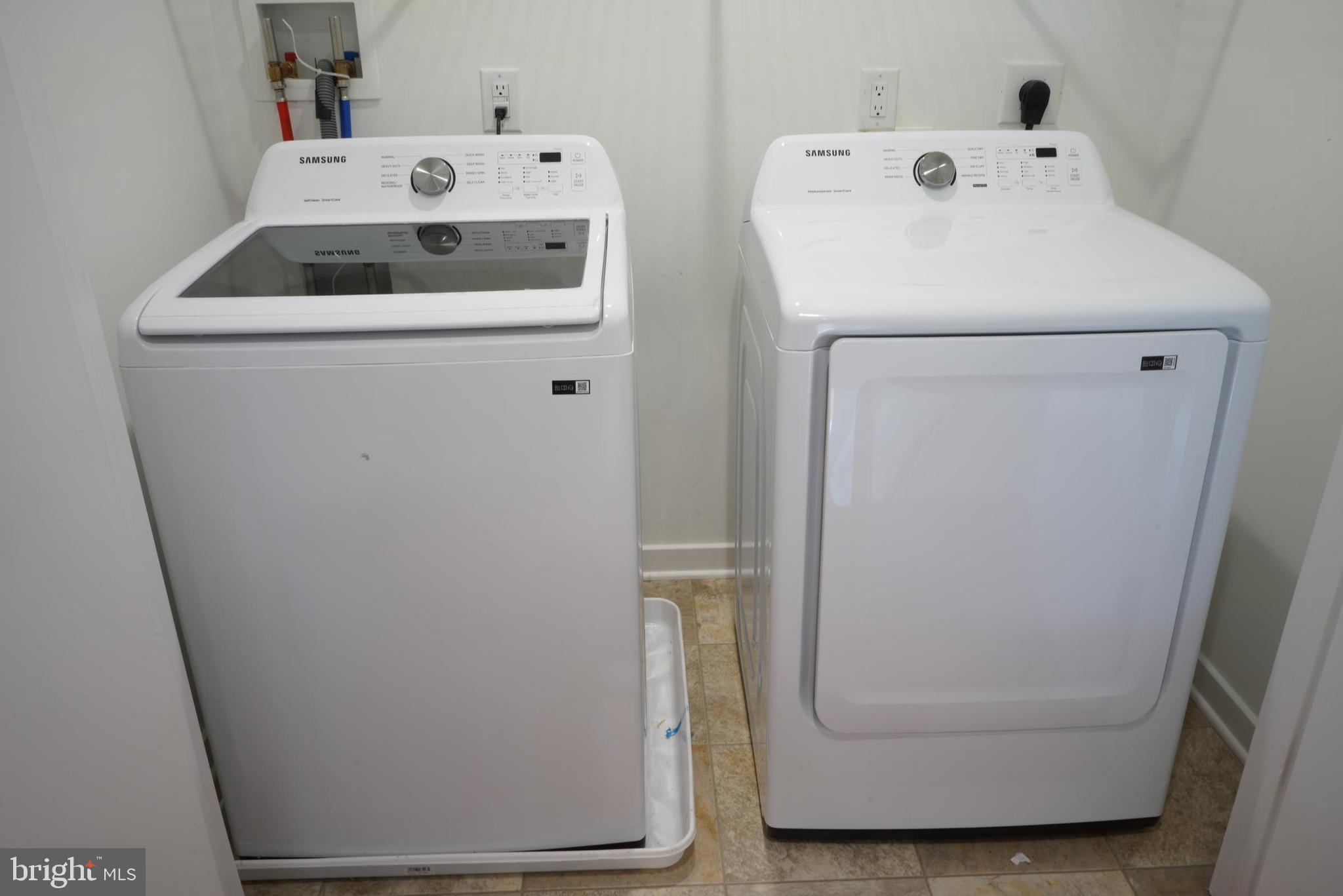 3130 Pierview Lane Philadelphia, PA 19125 - Photo 14 of 26 a utility room with dryer and washer