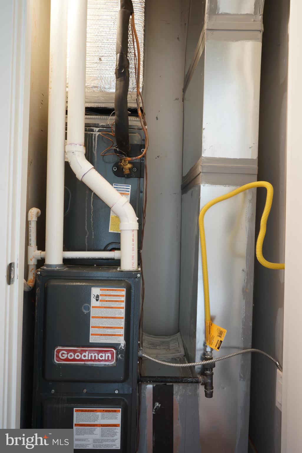 3130 Pierview Lane Philadelphia, PA 19125 - Photo 8 of 26 a utility room with dryer and washer