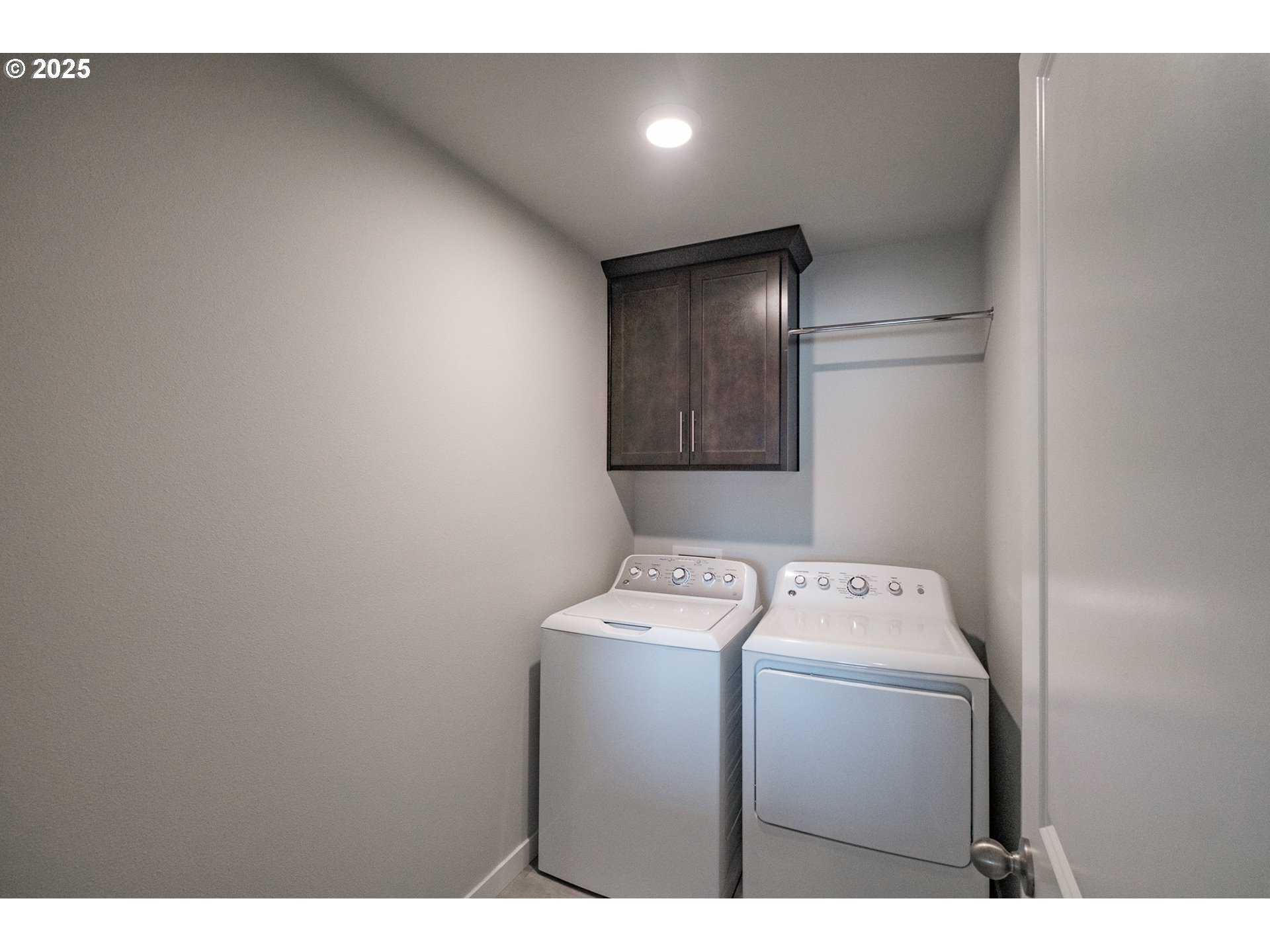 4465 Ninebark Loop Sweet Home, OR 97386 - Photo 6 of 23 a utility room with dryer and washer
