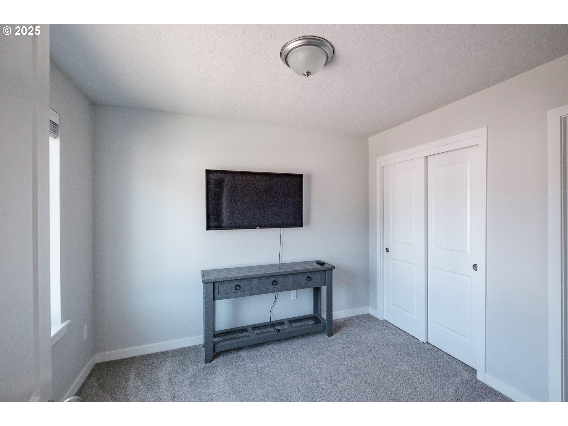 4465 Ninebark Loop Sweet Home, OR 97386 - Photo 7 of 23 a living room with a chair and a flat screen tv