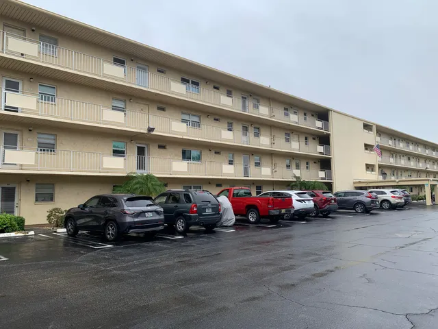 a sign that is on the next to a road