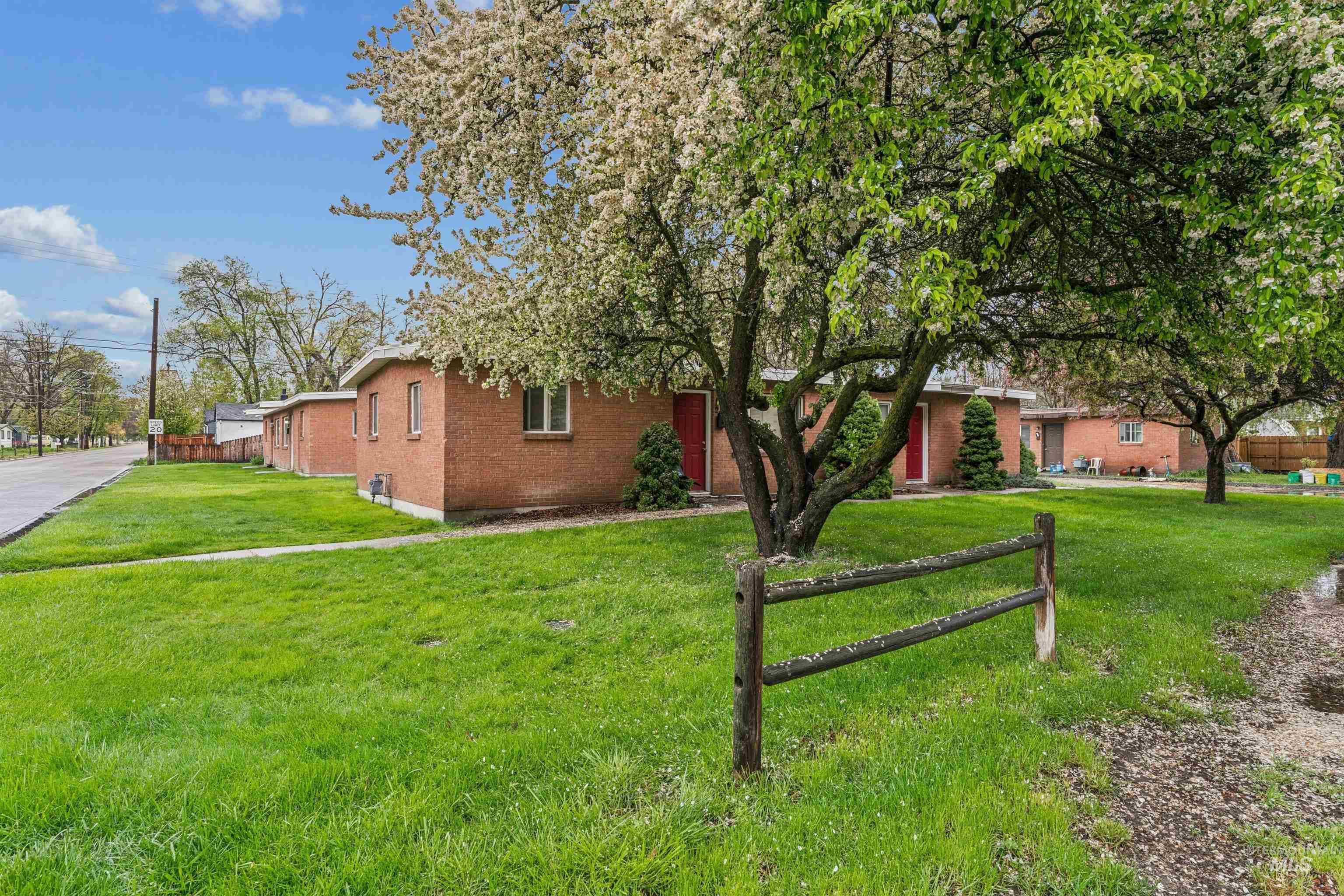 2126 North 35th Street Boise, ID 83703 - Photo 3 of 28