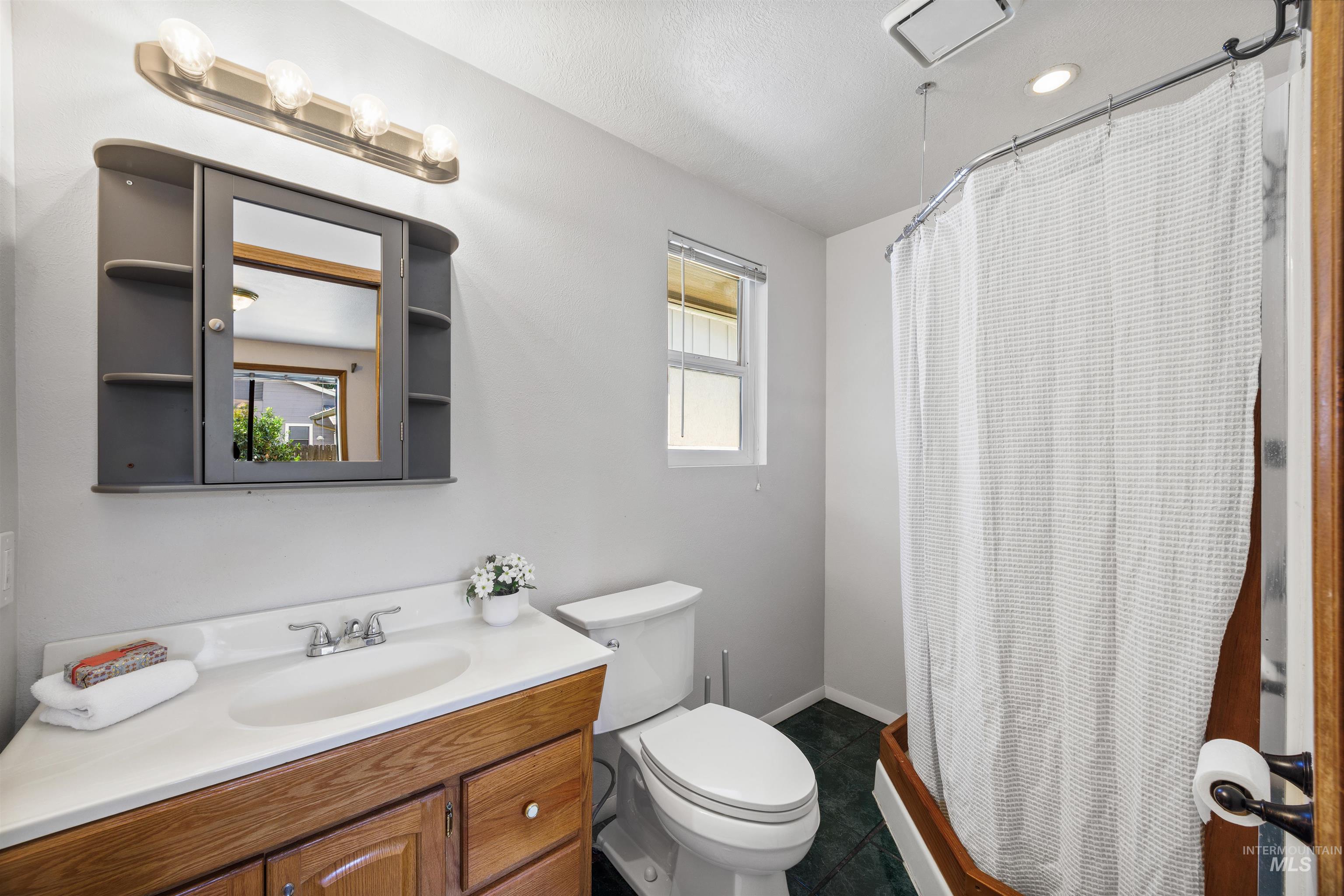 2141 North Currant Place Boise, ID 83704 - Photo 12 of 27