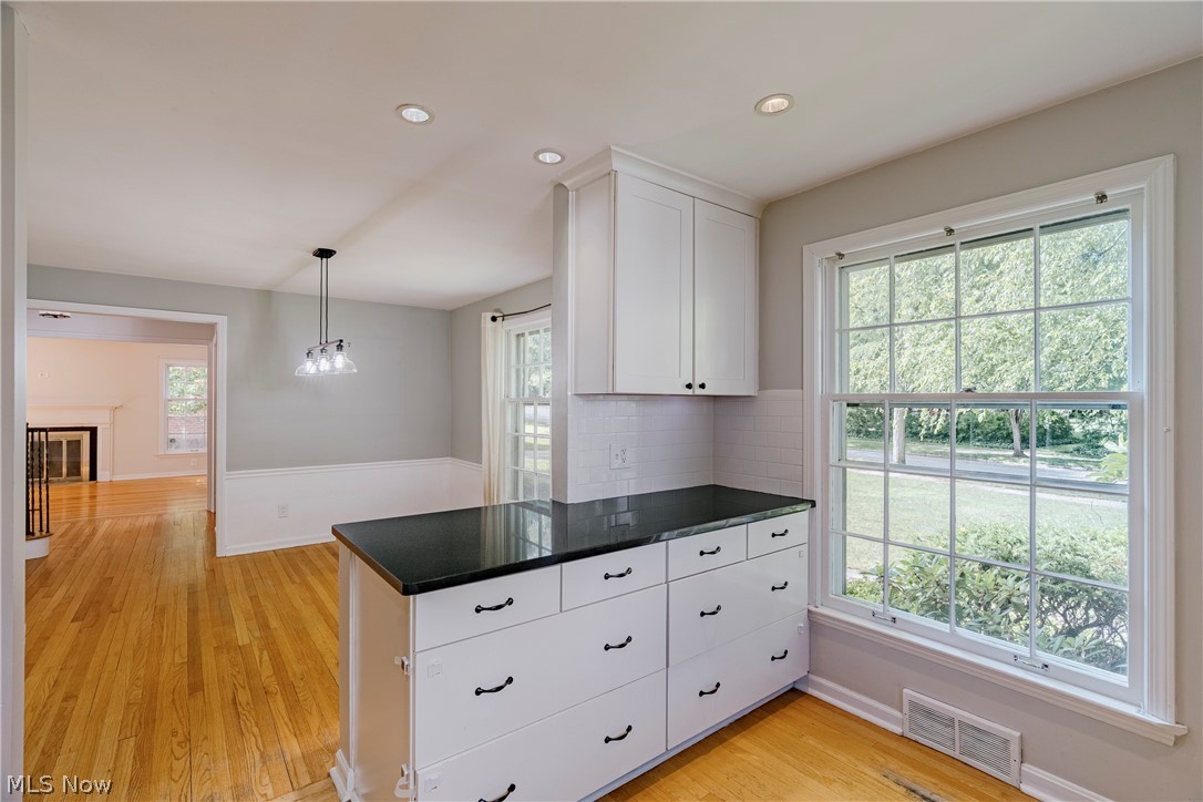 21249 Colby Road Shaker Heights, OH 44122 - Photo 8 of 40