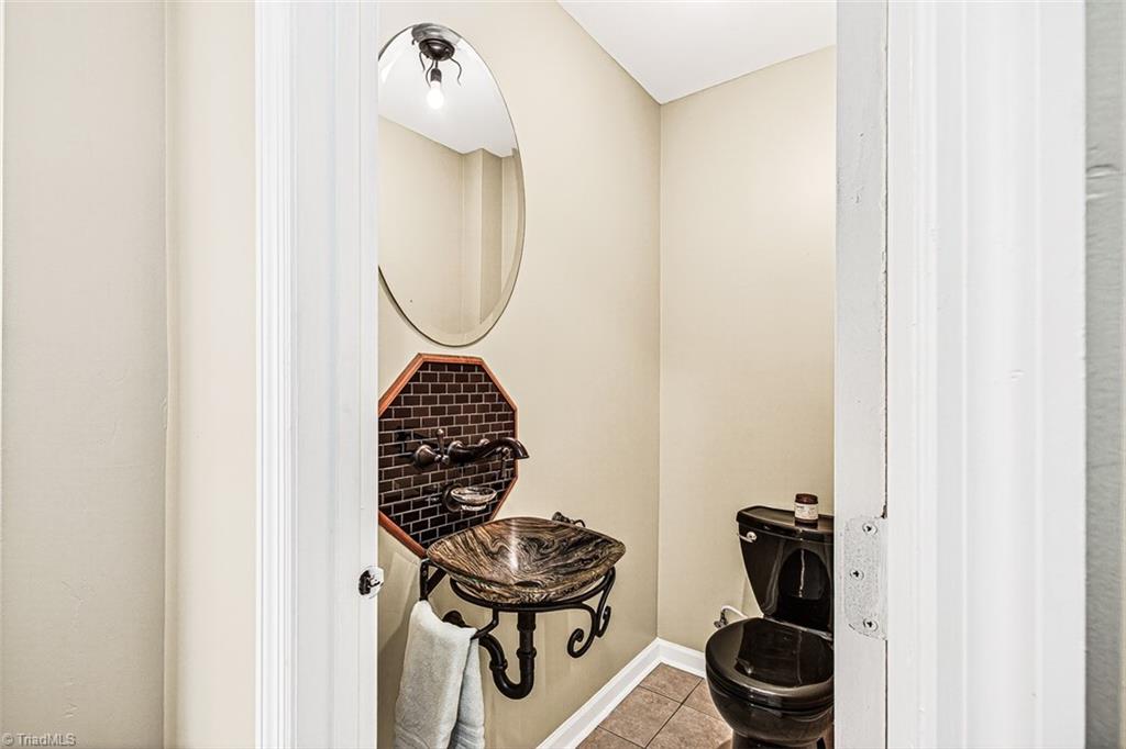 3903 Oakcliffe Road Greensboro, NC 27406 - Photo 21 of 42 Main level powder room.