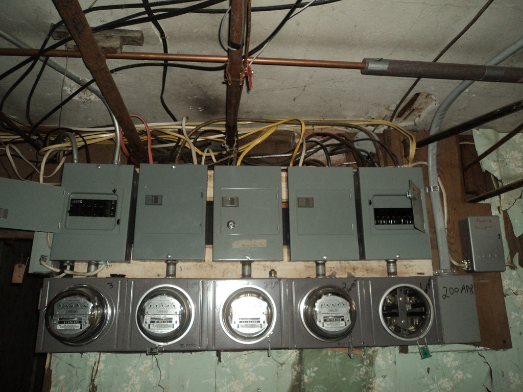 522 4th Street Fall River, MA 02721 - Photo 5 of 6 a utility room with dryer and washer