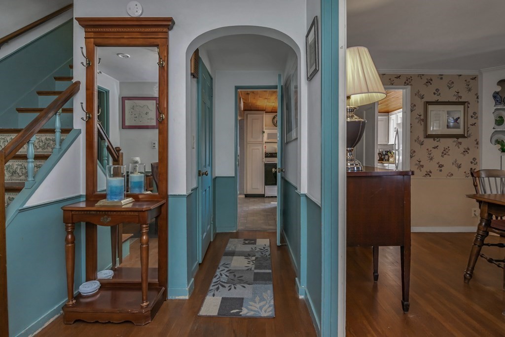 27 Johnson Road Andover, MA 01810 - Photo 8 of 40 Gallery Image 8