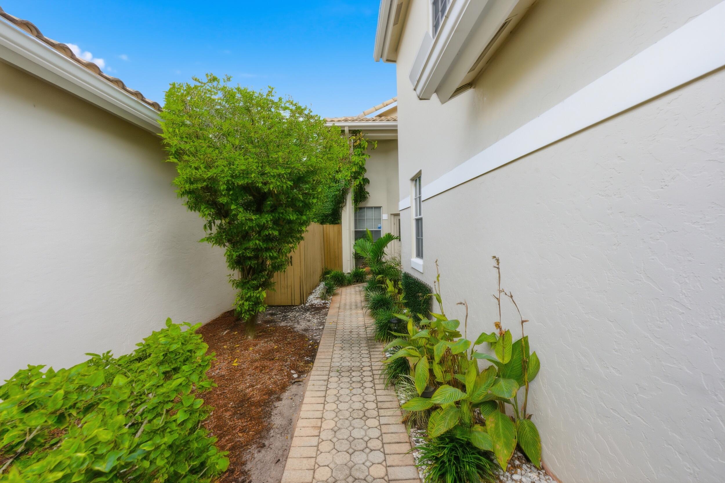 2495 Northwest 66th Drive Boca Raton, FL 33496 - Photo 7 of 77 63__jjl5697