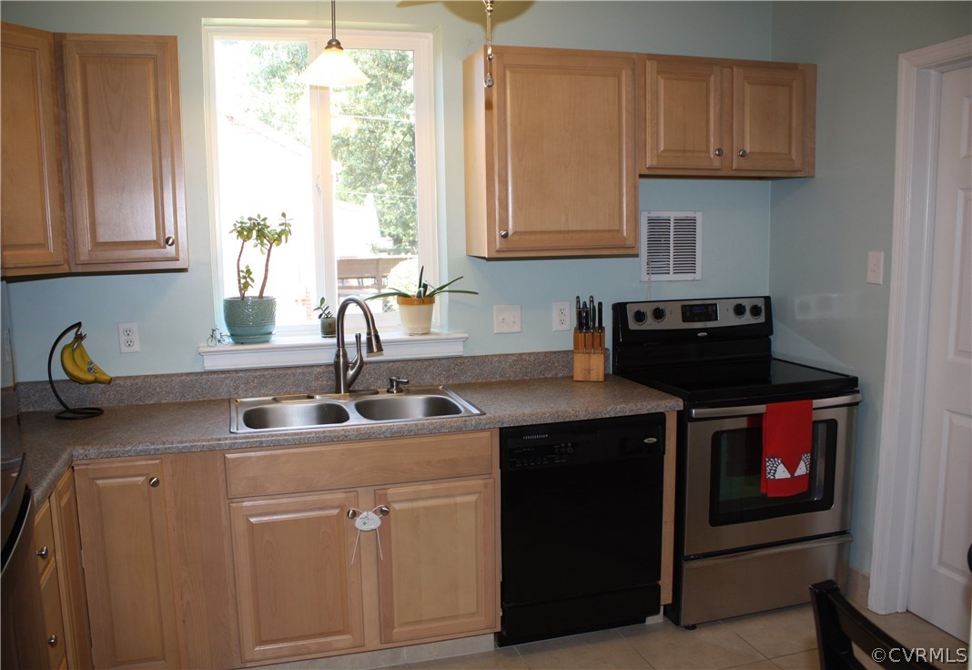 7508 Three Chopt Road Henrico, VA 23229 - Photo 11 of 38 Kitchen as viewed from the Dining Room. Utility Ro