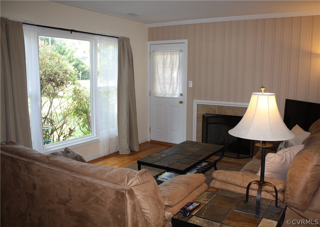 7508 Three Chopt Road Henrico, VA 23229 - Photo 2 of 38 Living Room- Note Pella Window & Exit to Covered P
