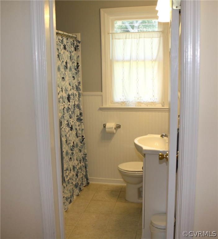 7508 Three Chopt Road Henrico, VA 23229 - Photo 22 of 38 Hall Bath. Tub/Shower Combination