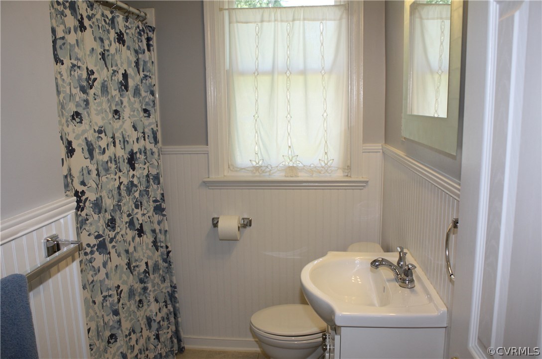 7508 Three Chopt Road Henrico, VA 23229 - Photo 23 of 38 Hall Bath