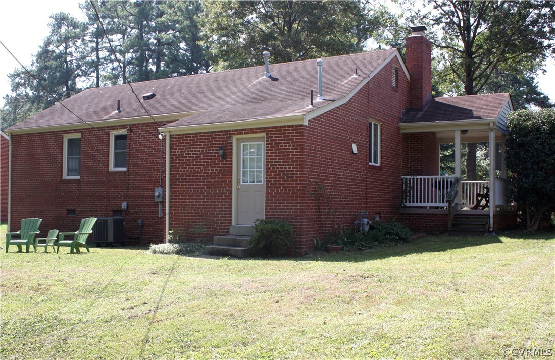 7508 Three Chopt Road Henrico, VA 23229 - Photo 28 of 38 Rear View-Note the side Covered Porch.