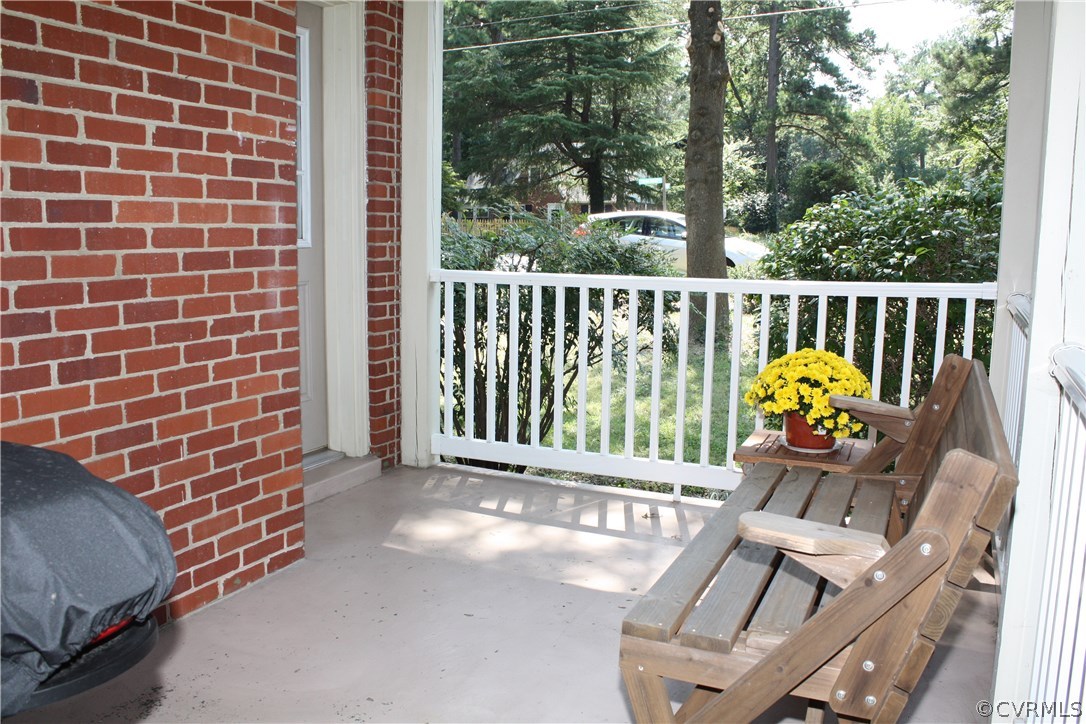 7508 Three Chopt Road Henrico, VA 23229 - Photo 30 of 38 Side Porch-Vinyl Railing