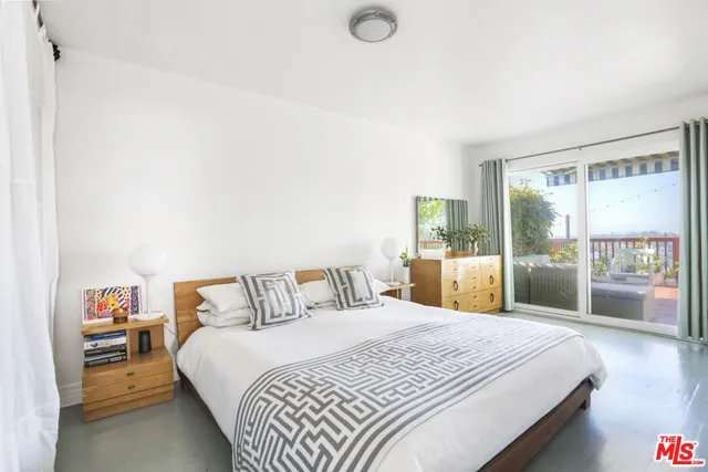 $7,000 | 1563 Lucretia Avenue, Los Angeles, CA 90026