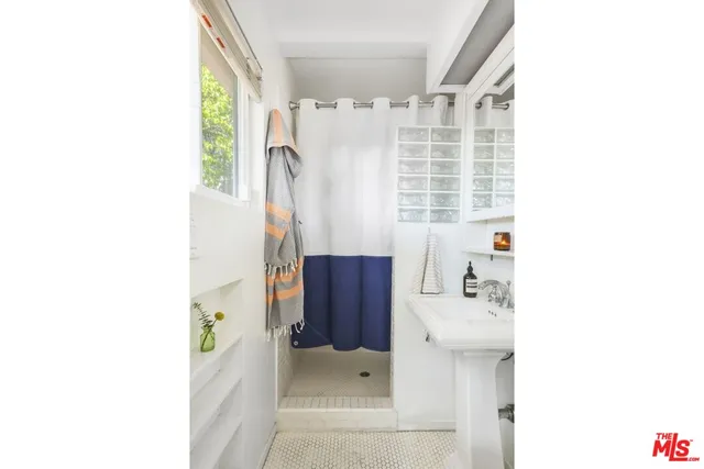 $7,000 | 1563 Lucretia Avenue, Los Angeles, CA 90026