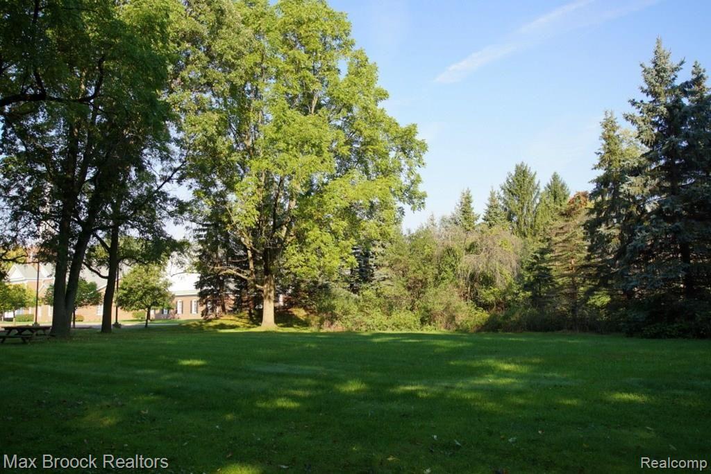 36296 Fredericksburg Road Farmington Hills, MI 48331 - Photo 29 of 30