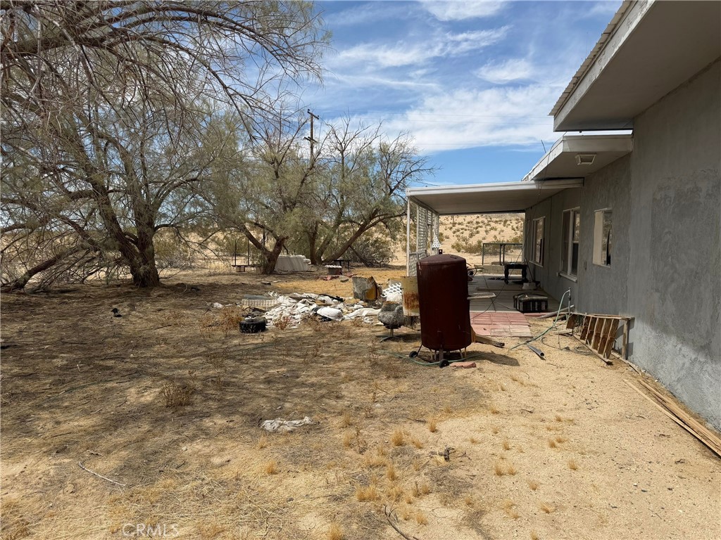 6316 Isleta Road Twentynine Palms, CA 92277 - Photo 10 of 13 a view of a bench in the middle of a yard