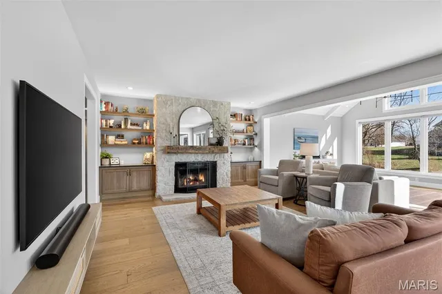 $689,900 | 490 Oak Field Court, Washington, MO 63090