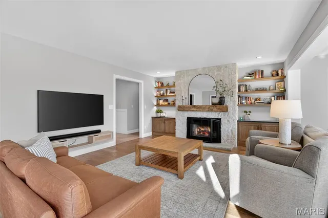 $689,900 | 490 Oak Field Court, Washington, MO 63090