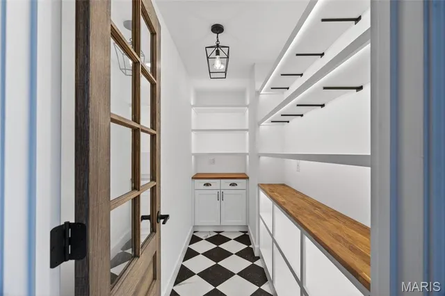 $689,900 | 490 Oak Field Court, Washington, MO 63090