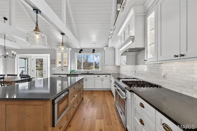 $689,900 | 490 Oak Field Court, Washington, MO 63090