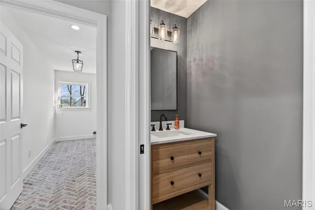 $689,900 | 490 Oak Field Court, Washington, MO 63090