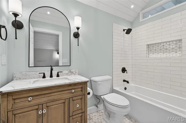 $689,900 | 490 Oak Field Court, Washington, MO 63090