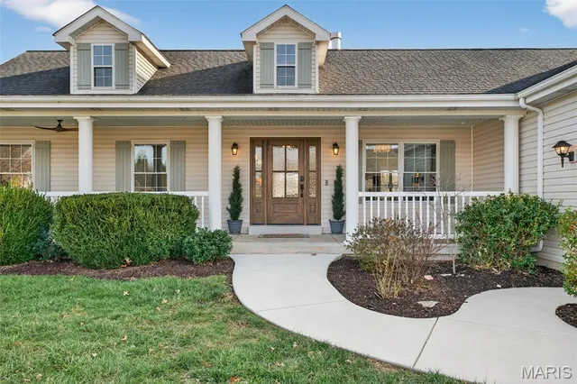$689,900 | 490 Oak Field Court, Washington, MO 63090