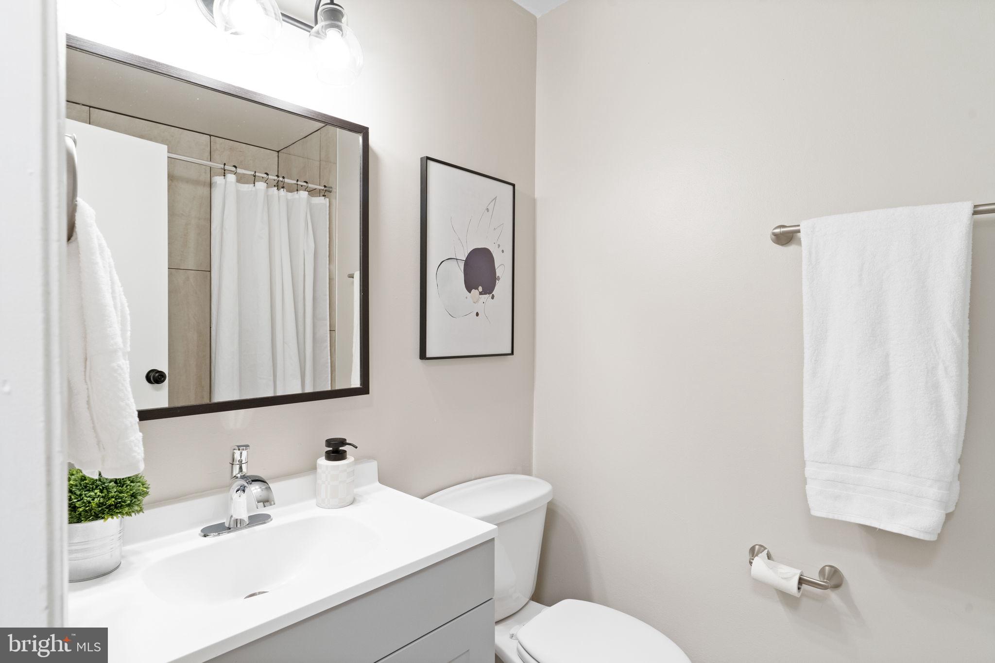 7406 Rokeby Drive Manassas, VA 20109 - Photo 22 of 27 Hall Full Bathroom
