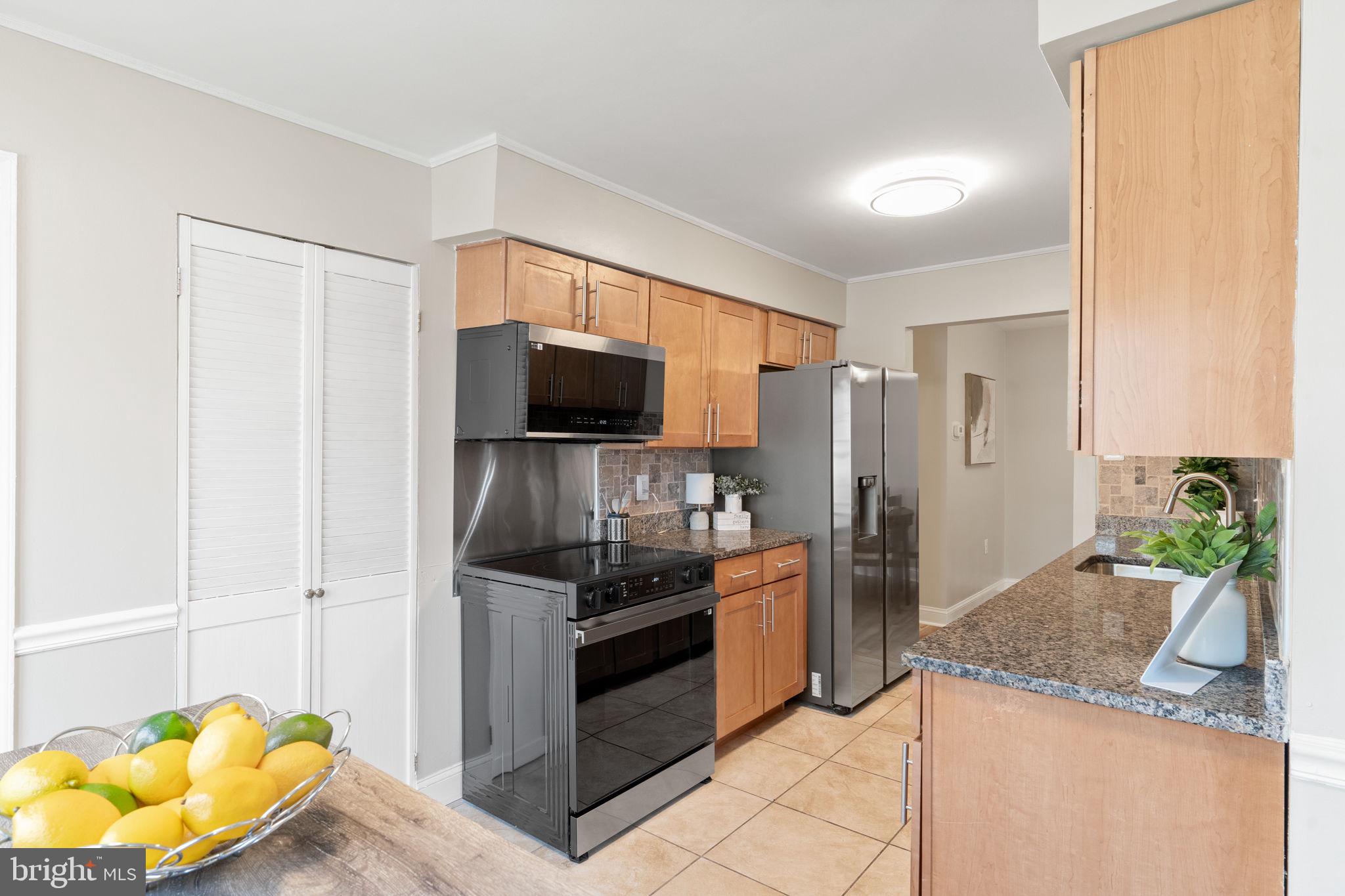 7406 Rokeby Drive Manassas, VA 20109 - Photo 10 of 27 Updated Eat-In Kitchen