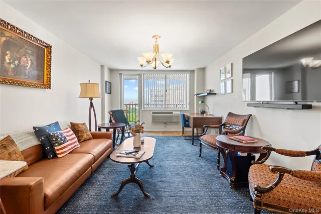 $320,000 | 118-18 Union Turnpike, Unit 19G | Kew Gardens