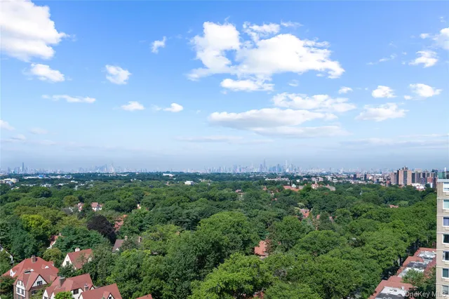 $320,000 | 118-18 Union Turnpike, Unit 19G | Kew Gardens