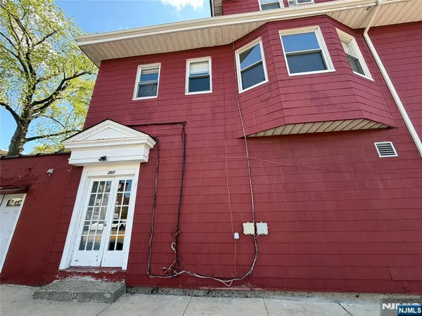 $3,000 | 252 Boulevard, Unit 2, Hasbrouck Heights, NJ 07604