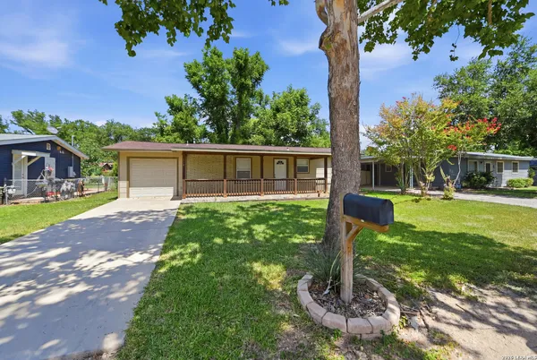 $1,900 | 114 Karm Street, Castroville, TX 78009