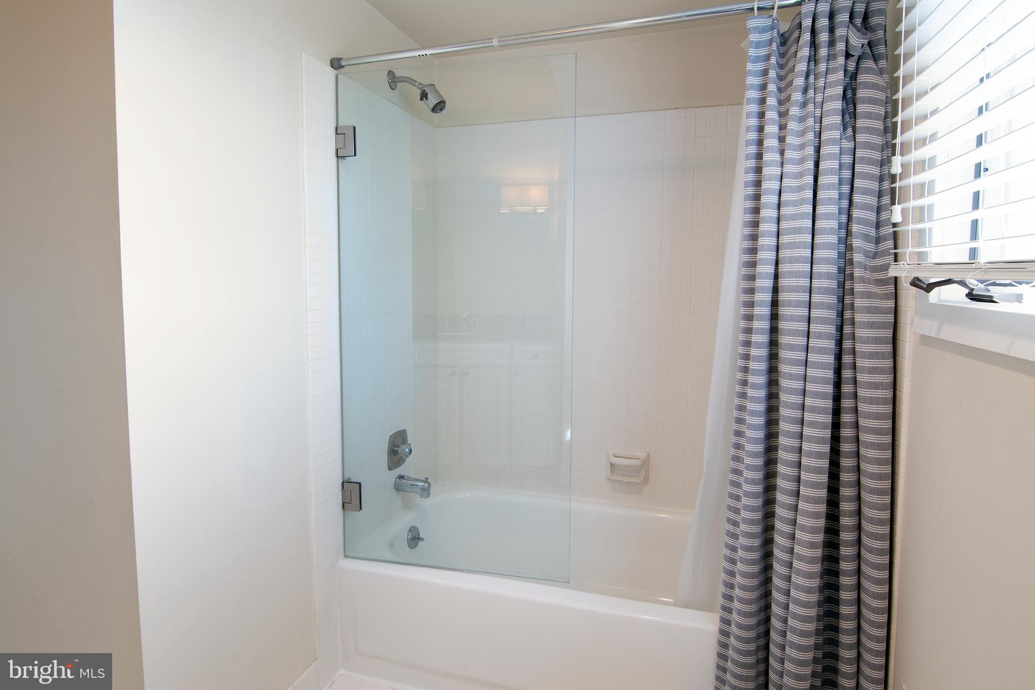 10 Llanfair Road, Unit 6 Ardmore, PA 19003 - Photo 33 of 35 3rd fl soaking tub/shower with glass panel