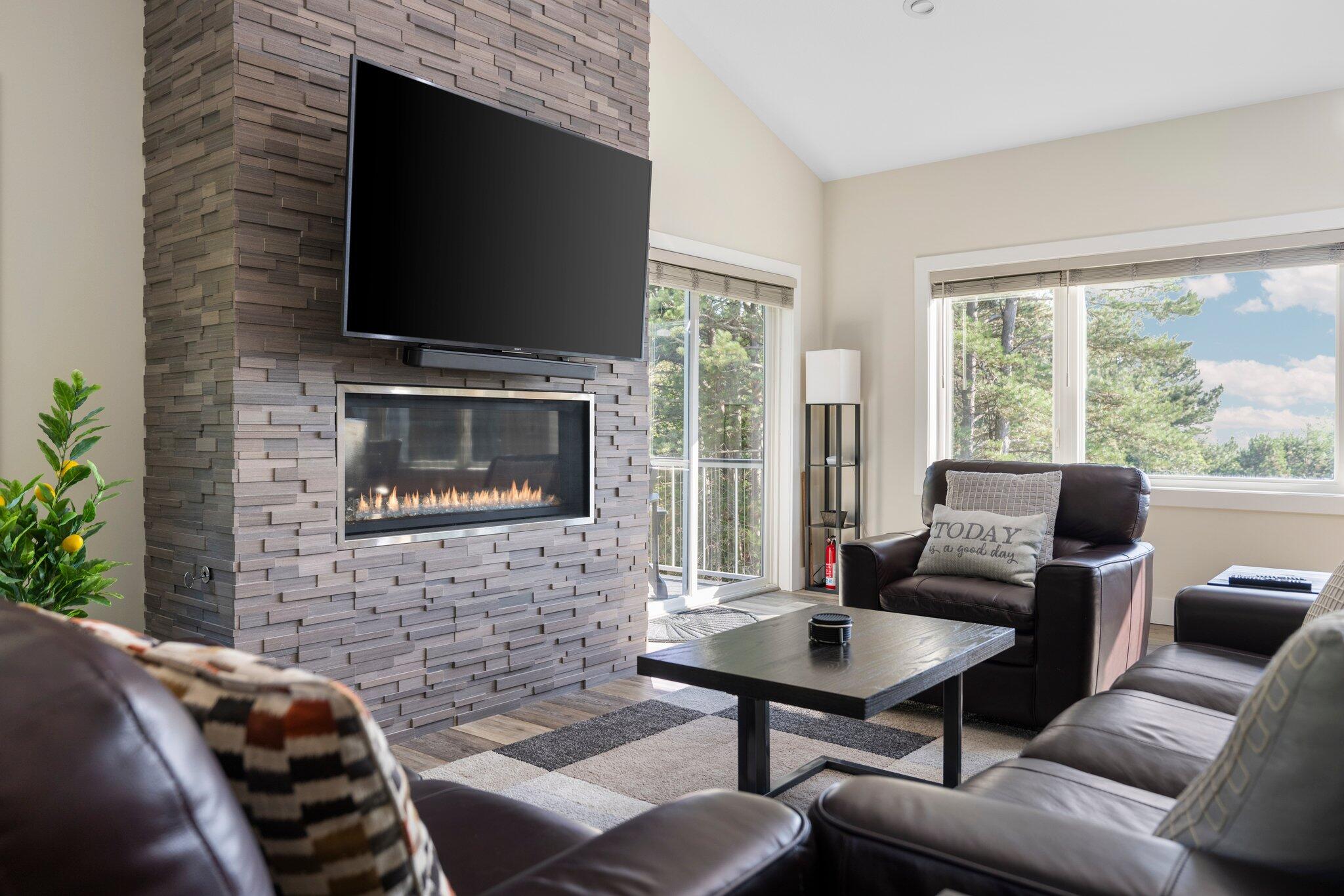15241 Maxey Road Arcadia, MI 49613 - Photo 26 of 81 Living room views