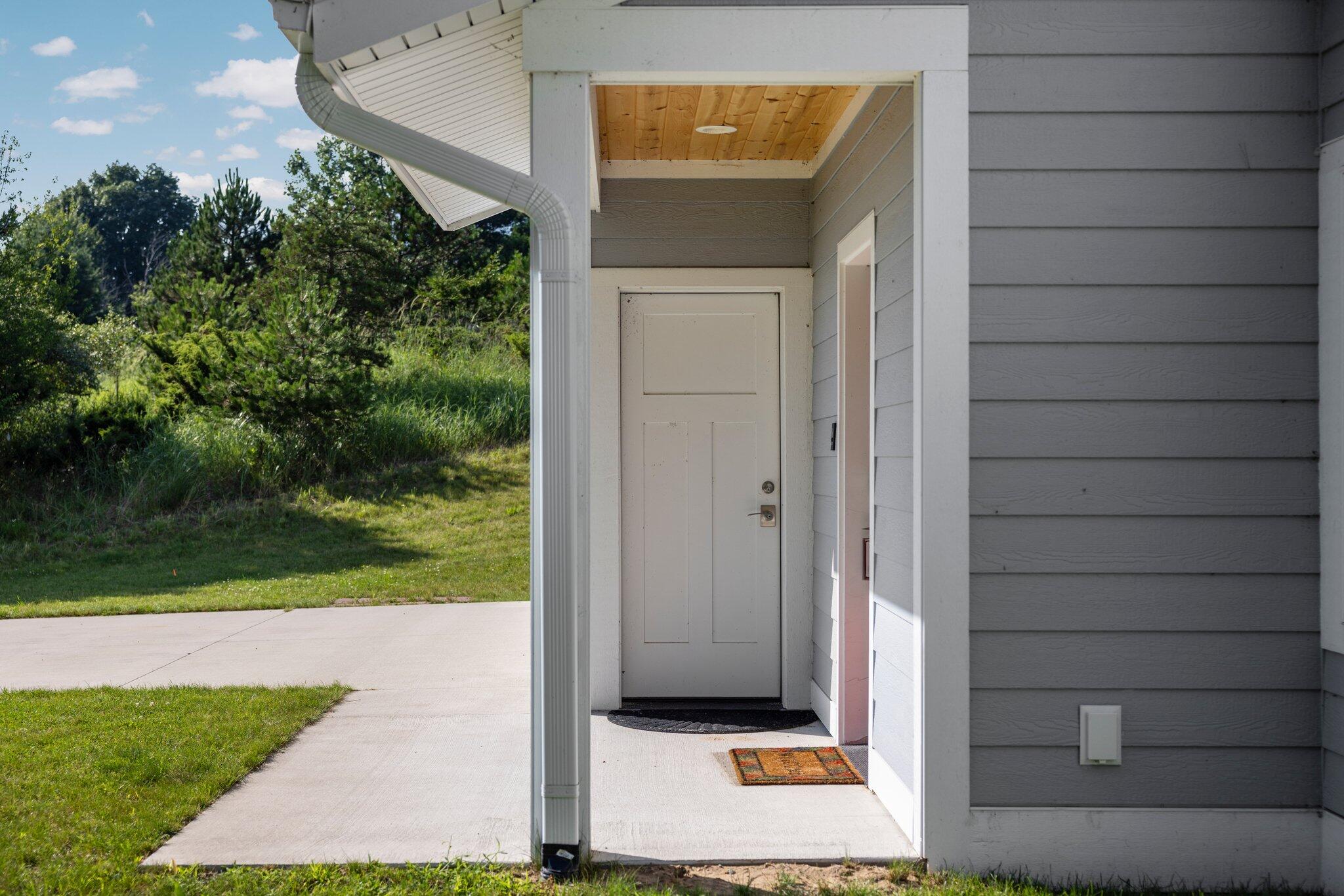 15241 Maxey Road Arcadia, MI 49613 - Photo 69 of 81 Covered front entry
