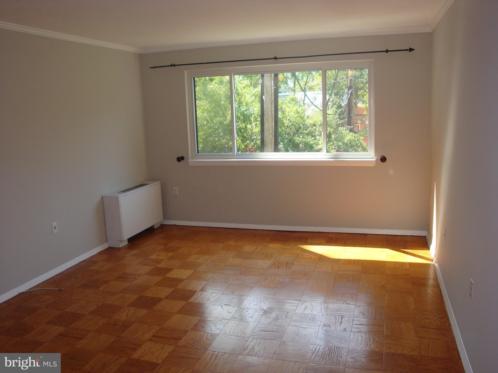 4555 MacArthur Boulevard Northwest, Unit 202 Washington, DC 20007 - Photo 3 of 14 Living Room