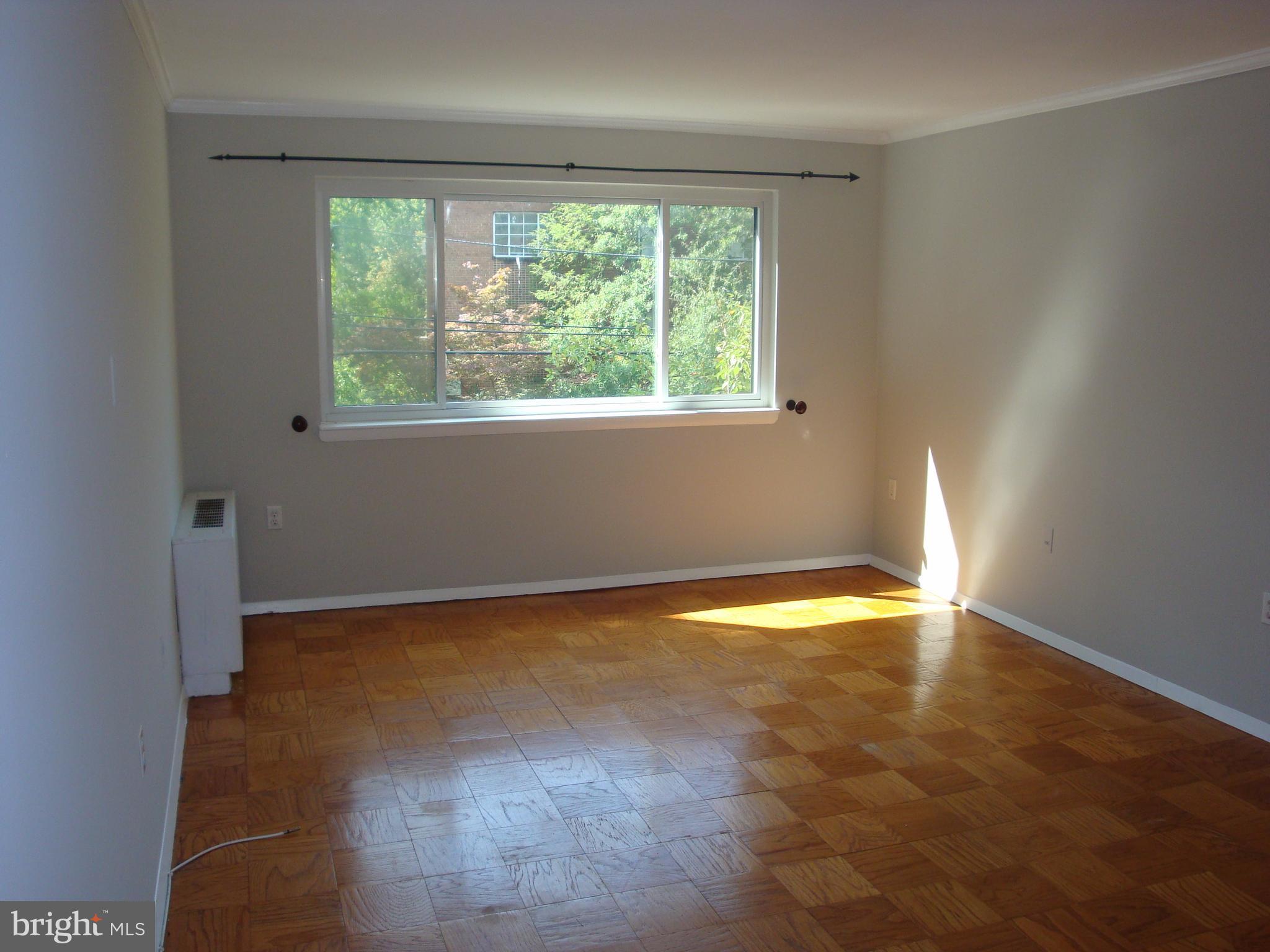 4555 MacArthur Boulevard Northwest, Unit 202 Washington, DC 20007 - Photo 4 of 14 Living Room