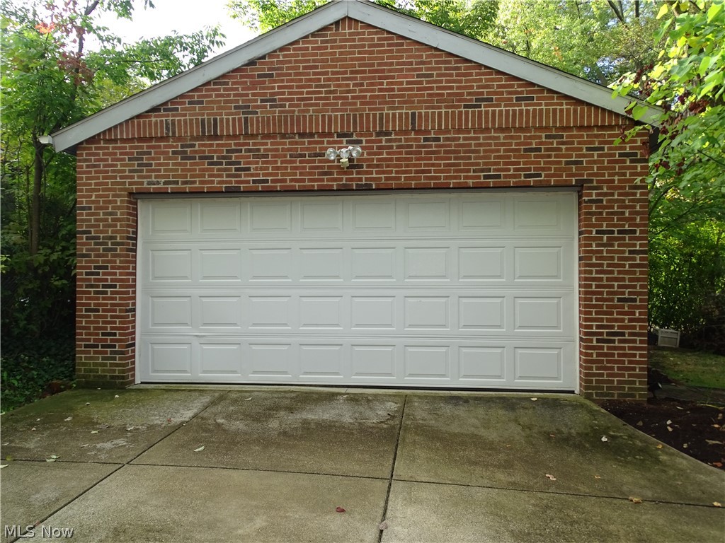 2563 Dysart Road Cleveland, OH 44118 - Photo 18 of 18 Brick two-car garage