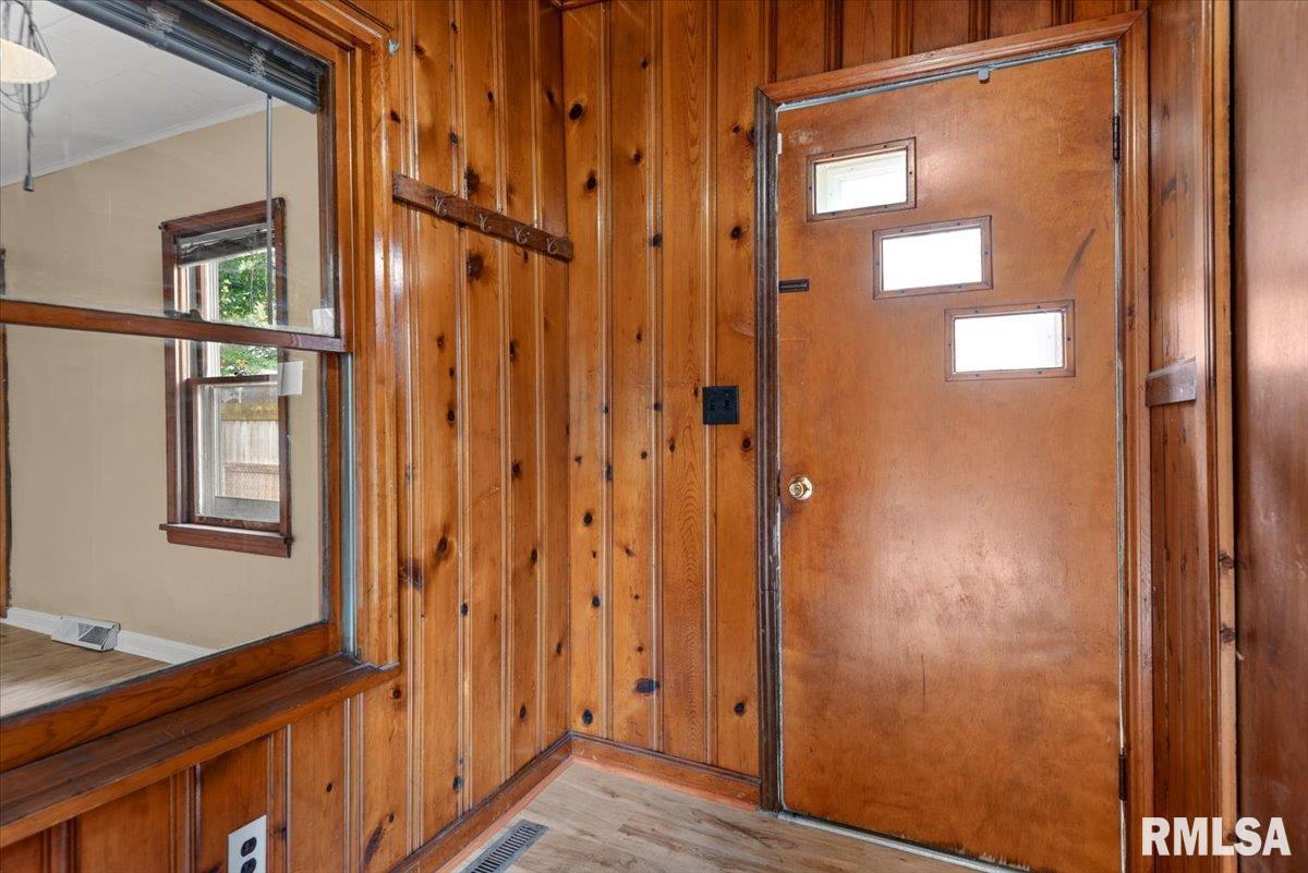 209 Yates Avenue Springfield, IL 62702 - Photo 4 of 28 Gallery Image 4