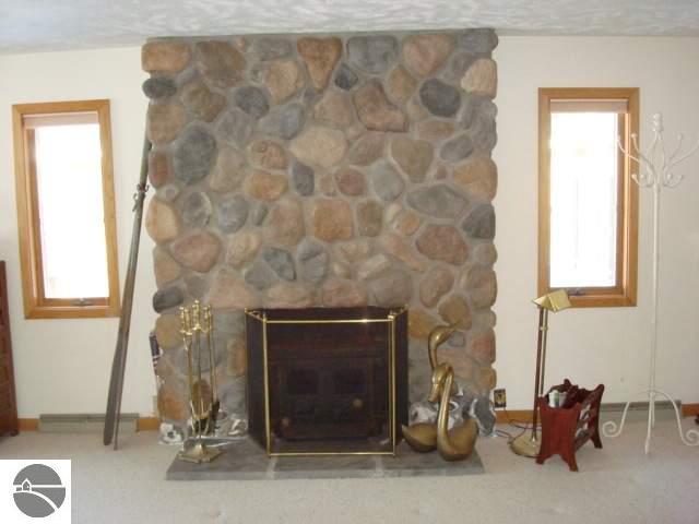 8927 Skegemog Point Road Williamsburg, MI 49690 - Photo 13 of 25 1733642-12.JPG