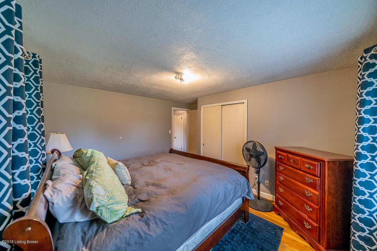 8383 Walker Road Louisville, KY 40258 - Photo 21 of 34 8383 Walker Rd L-7